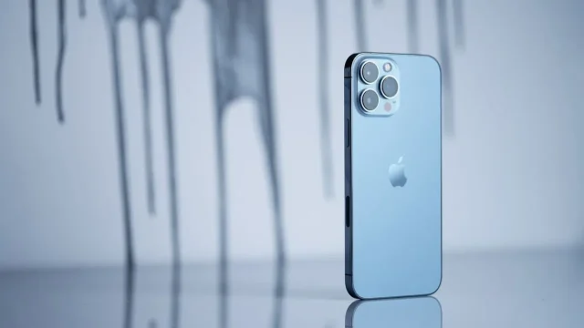 Apple bir ülkede daha yenilenmiş iPhone 13 satmaya başladı!