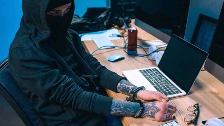 Microsoft’u çocuklar hacklemiş: Lapsus$ hackerları tutuklandı!