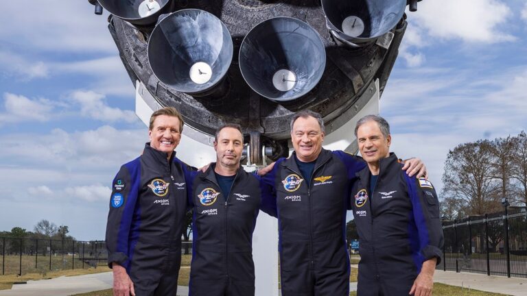 NASA ilk uzay turistlerini ISS’e fırlatıyor! İşte tarih