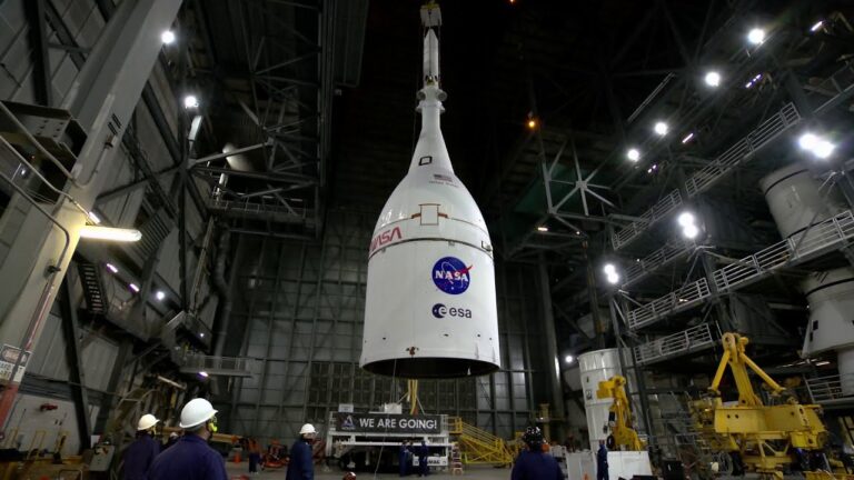 NASA eski gücünü yitirdi: Mürettebatsız Ay görevi tehlikede!