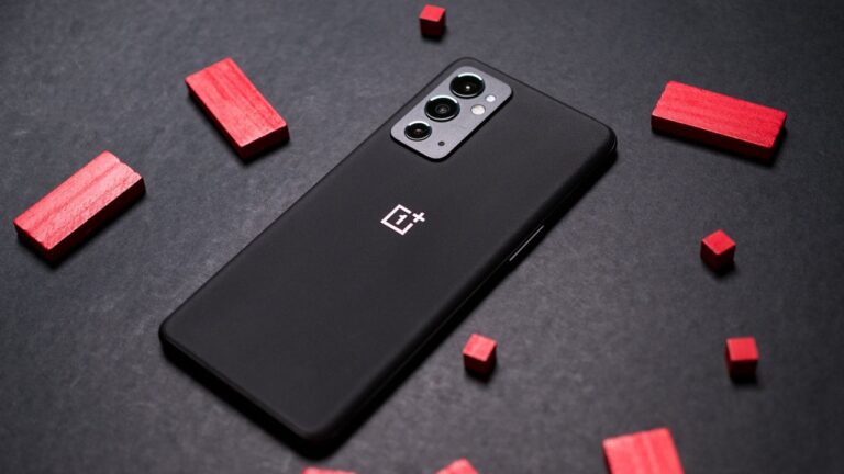 OnePlus’ın yeni amiral gemisi Amazon’da ortaya çıktı!