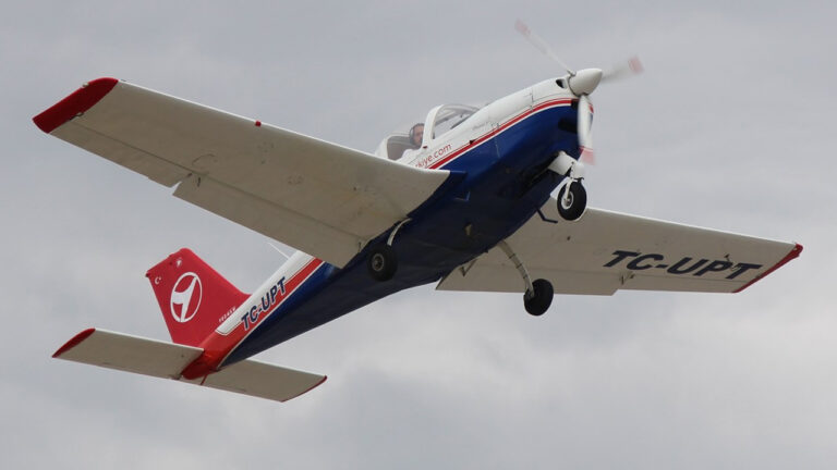 Bursa’da uçak düştü: 2 kişi hayatını kaybetti!