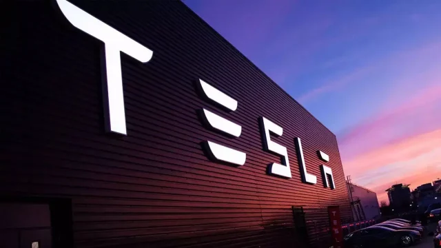 Tesla şartları zorluyor: Şangay fabrikası için insanlık dışı çalışma isteği!