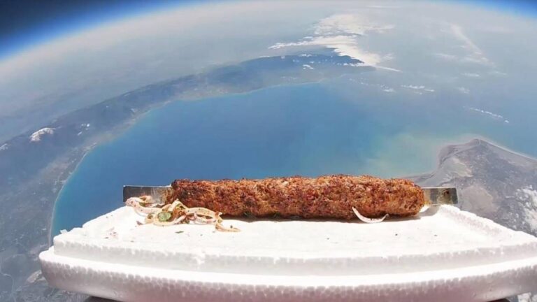 Adana yine bildiğiniz gibi: Uzaya kebap gönderdiler!