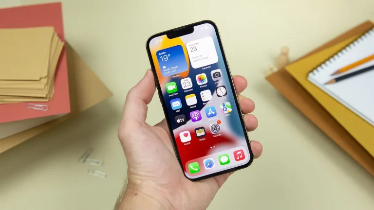 Akıllı telefon satışlarında iPhone 13 çılgınlığı: Rakiplerine fark attı!