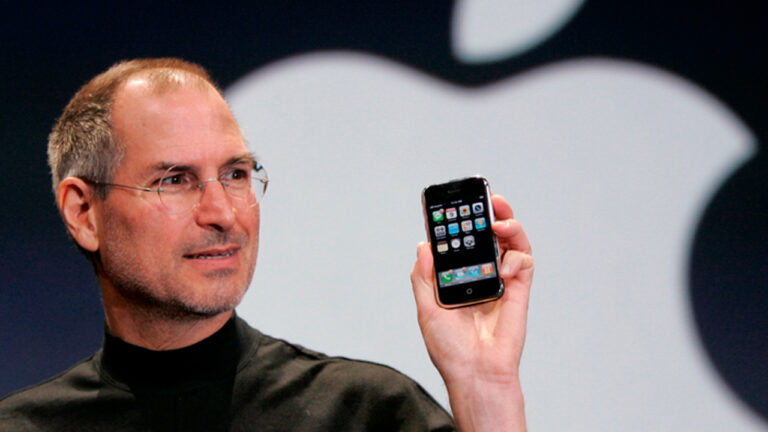 steve jobs ilk iphone