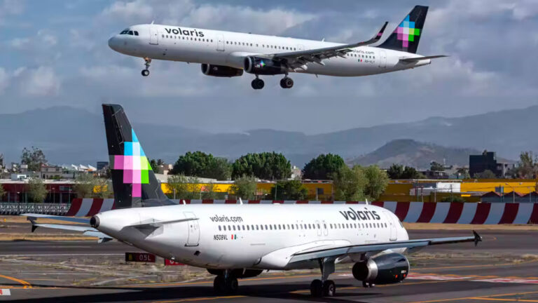 Akılalmaz kaza: Yolcu uçağının motoru, havayolu çalışanını yuttu!