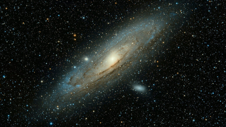 NASA açıkladı: Her şeyi yutan bir kara delik bulundu!