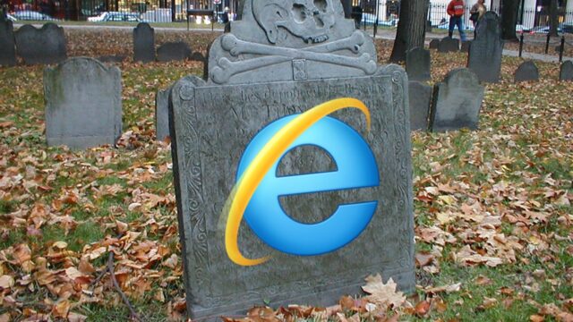 Internet Explorer için mezar taşı yapıldı: Sosyal medya yıkıldı