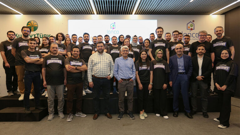 Lonca Girişimcilik Merkezi yedinci döneminde 13 startup mezun etti