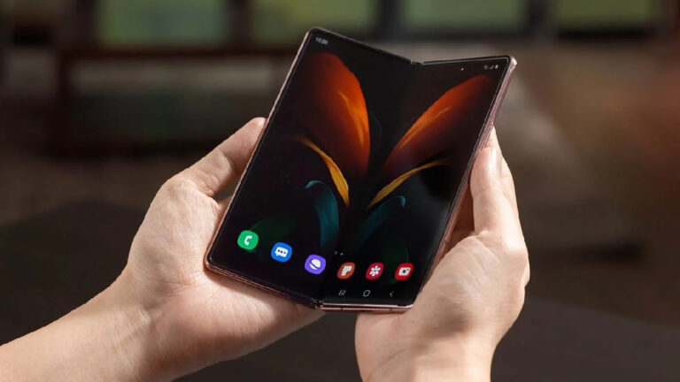 Galaxy Z Fold4’ten yeni görüntüler: Menteşe tasarımı dikkat çekiyor!