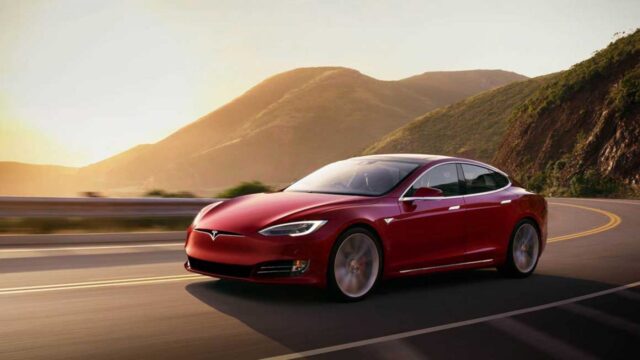 Tesla Model S Plaid otomobili hız rekoru kırdı!
