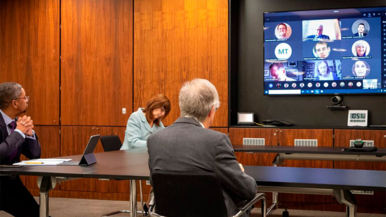 Microsoft Teams dil bariyerini ortadan kaldırıyor!