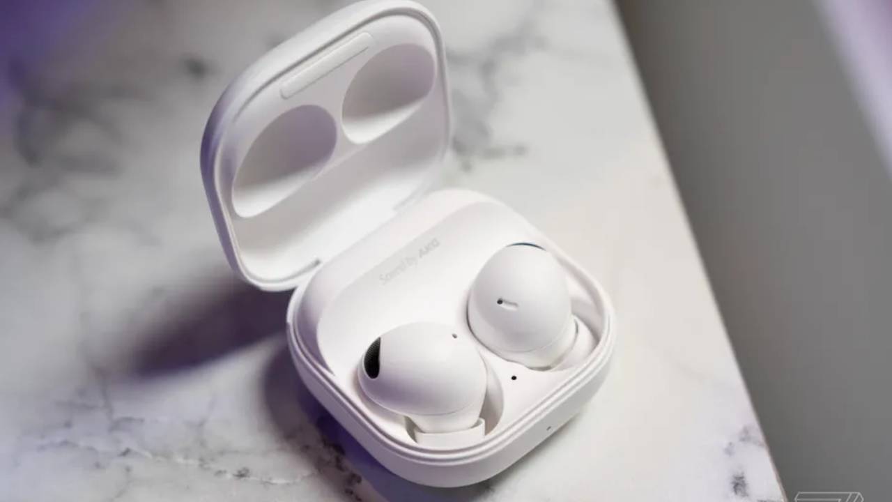 Samsung kulaklık sorununu çözdü!