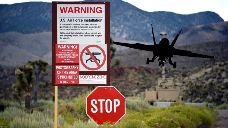 51. Bölge’deki gizemli uçak uzaydan görüntülendi!