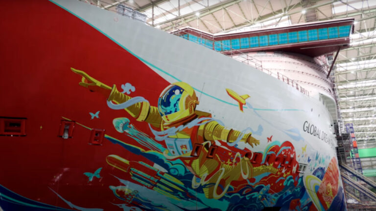 Dünyanın en büyük yolcu gemisi denize inmeden hurdaya çıkıyor!