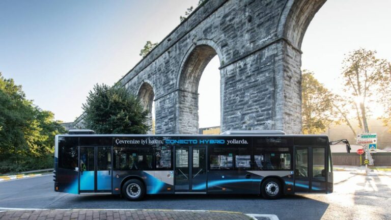 Yerli üretim hibrit otobüsler İstanbul sokaklarında!