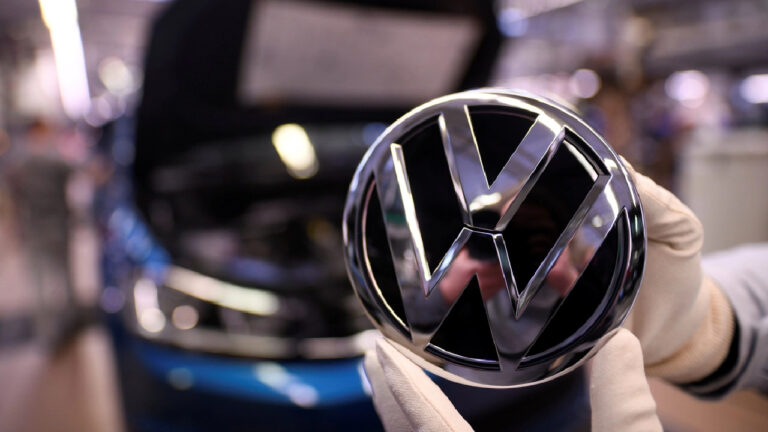 Volkswagen, çip krizi konusunda kara tablo çizdi!