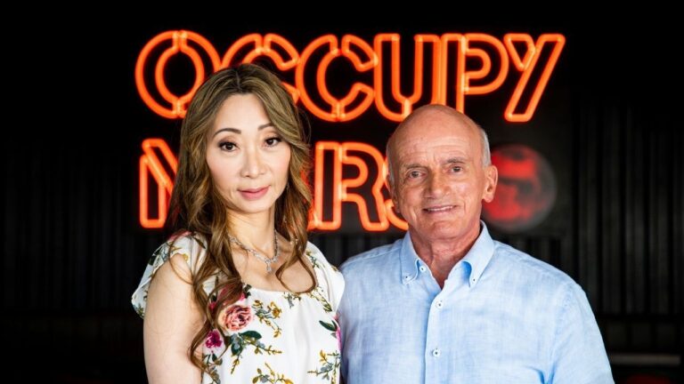 Uzayda balayı! İlk uzay turisti Ay yolculuğu için yer ayırttı