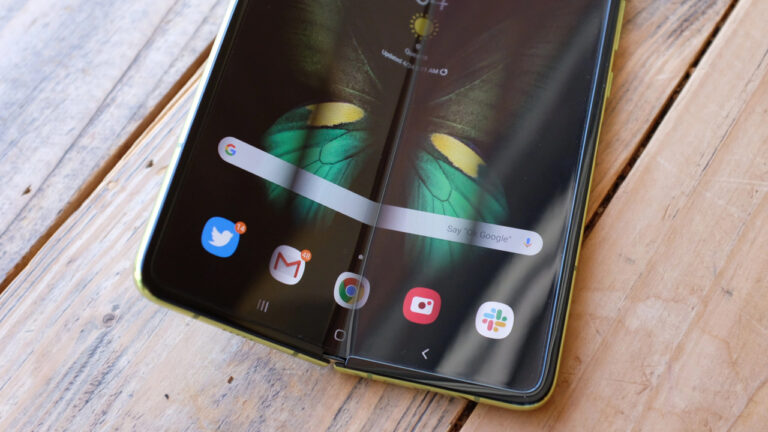 Samsung’un ilk katlanabilir telefonu güncelleme almayacak!