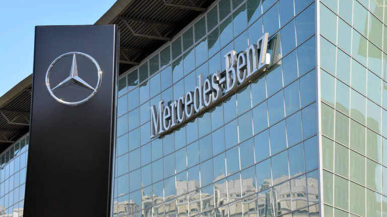 Mercedes’ten Filistin’e milyon avroluk yardım