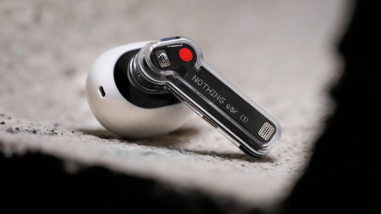 Şeffaf telefondan sonra şimdi de şeffaf kulaklık: İşte Nothing Ear fiyatı!
