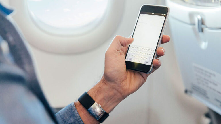 Uçaklardaki telefon yasağı tarih oluyor!