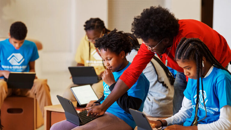 Apple, çocuklara yönelik ücretsiz kodlama kursunu tanıttı!