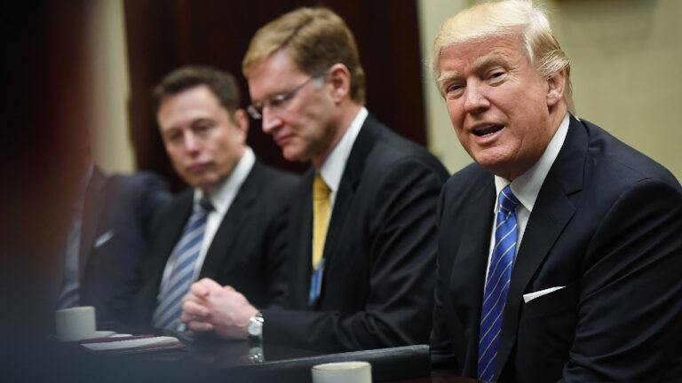 Ünlü iş insanı, eski ABD başkanı için tehdit oluşturuyor!