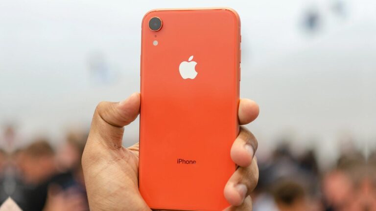 Uygun fiyatlı iPhone bekleyenlere kötü haber