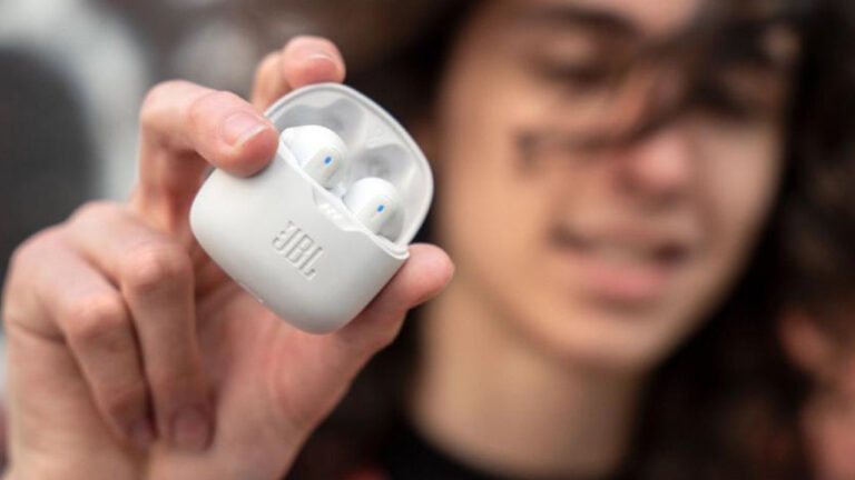 JBL, sevilen kulaklıklarını yeniledi! İşte yenilenen Tune ve Vibe serisi!