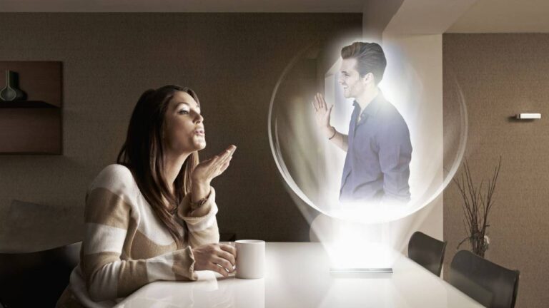 Tarih verildi: Hologram telefon görüşmesi geliyor!