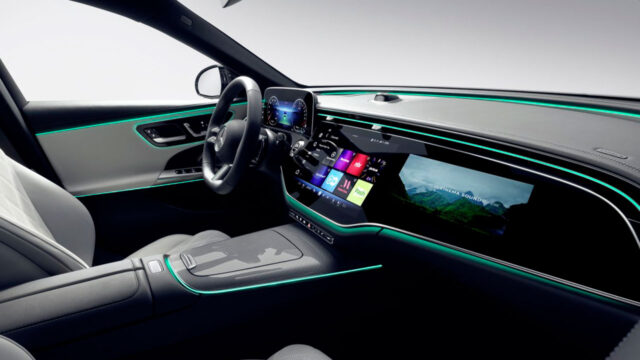 Mercedes-Benz transforms its vehicles into meeting rooms!
