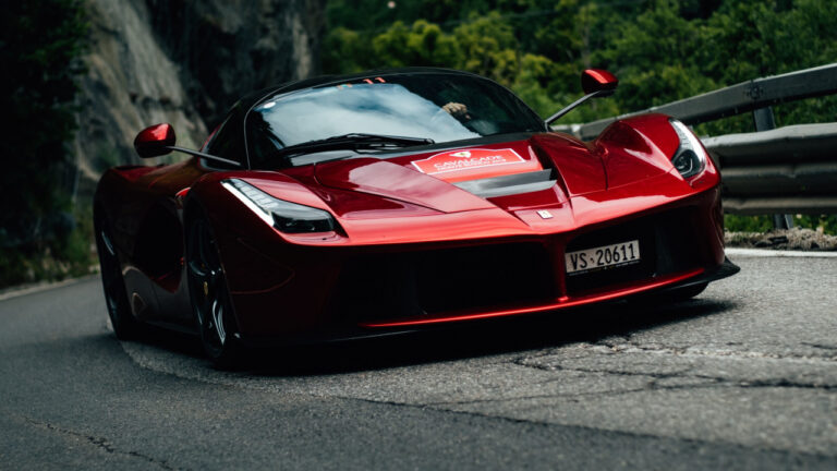 Sektörde kalma mücadelesi: Elektrikli Ferrariler mi yoksa benzinli Lamborghini’ler mi?