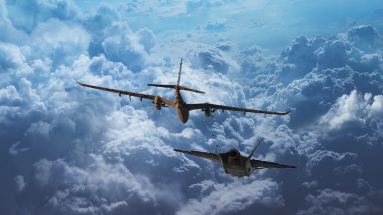 Havacılık tarihinde bir ilk: Bayraktar Kızılelma, Akıncı yetişsin diye hız kesti!