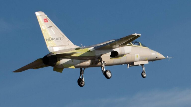 Hürjet, F-16 ile yan yana ilk uçuşunu gerçekleştirdi: İşte o anlar!