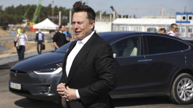 Elon Musk'tan Tesla sahiplerine müjde! Bir ay ücretsiz deneme sunacak
