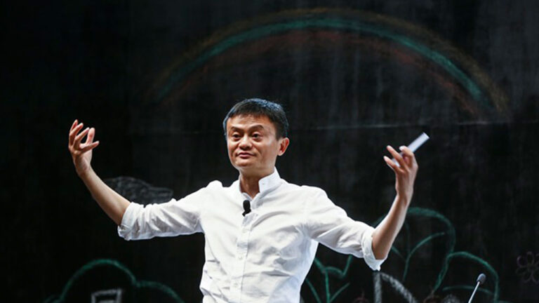 Çin’in en zengin adamı öğretmen oldu!