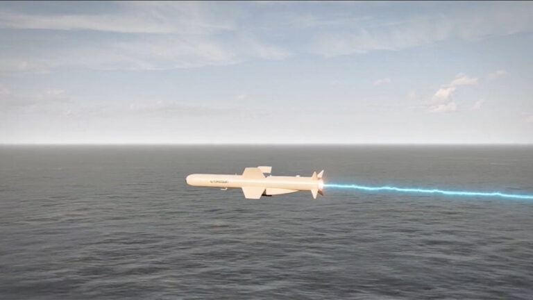 Dünya tarihinde bir ilk: SİHA’dan seyir füzesi atıldı!