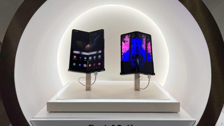 Samsung, yuvarlanabilir telefona yeşil ışık yaktı!