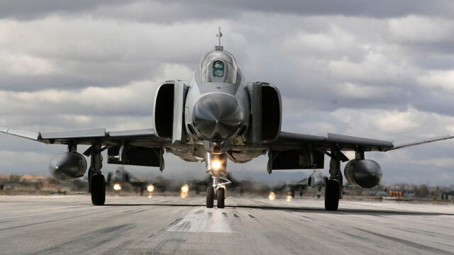 Bilek isteyen uçak: F-4 Phantom II hakkında bilinmeyenler!