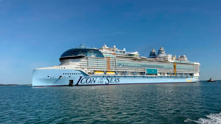 Titanik’ten 5 kat büyük: Icon of the Seas denize indi!
