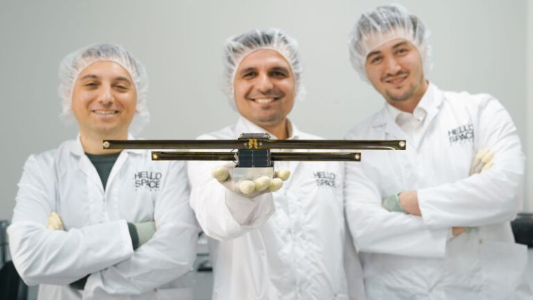 Sadece 1 yılda geliştirildi: Space X’in uzaya fırlattığı yerli cep uydusu!