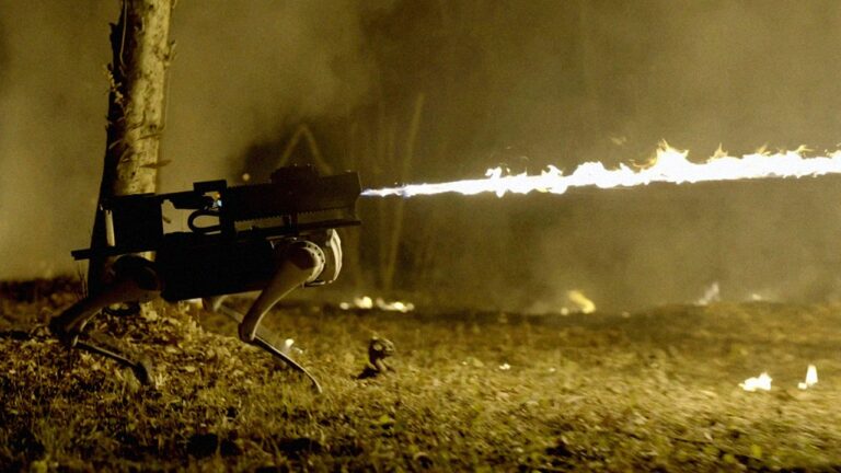 Artık masum değil: Alev silahlı robot köpek satışa çıktı!