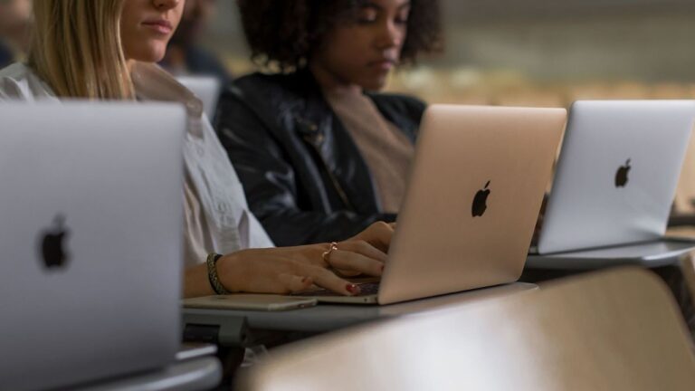 Öğrenciler buraya: Apple’ın size bir sürprizi var!