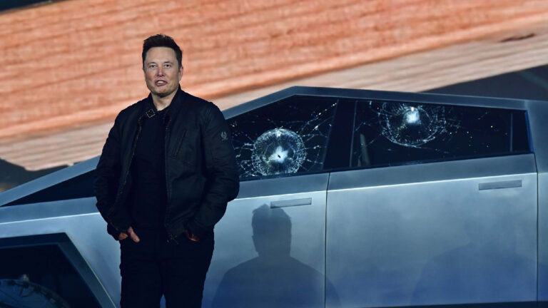 Elon Musk, Cybertruck’ın son halini paylaştı!