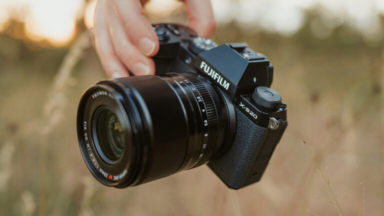 Tüm dünyadan önce Türkiye’de: Fujifilm X-S20 satışa çıktı!