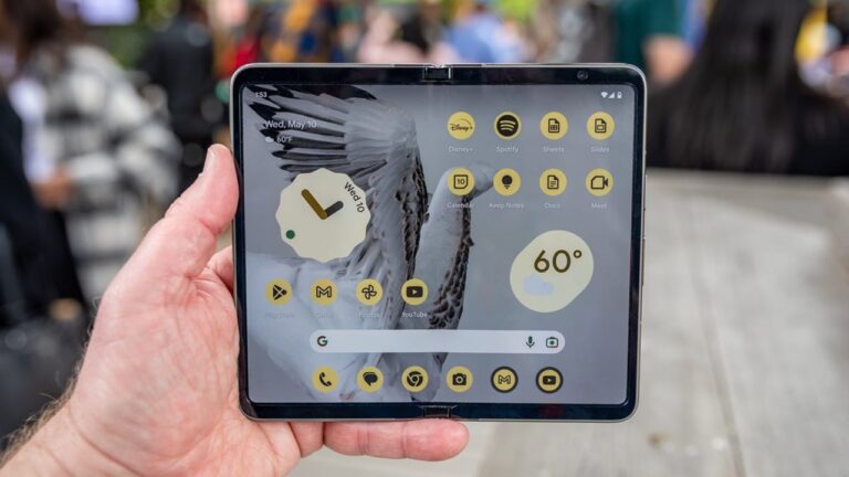 Google, katlanabilir telefonlar için bir ilke imza atıyor!