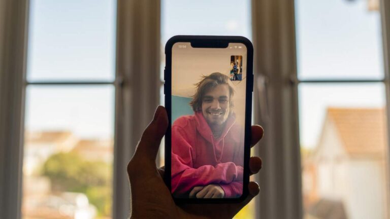 Engelleri kaldıran teknoloji: iOS 17 ile Canlı Konuşma ve Kişisel Ses özellikleri geliyor