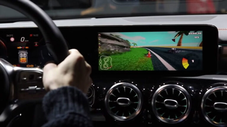 Mercedes bir ilke daha imza attı: ChatGPT artık arabalarda!